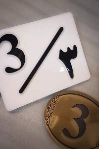 برش تابلو و لوگو برچسبی